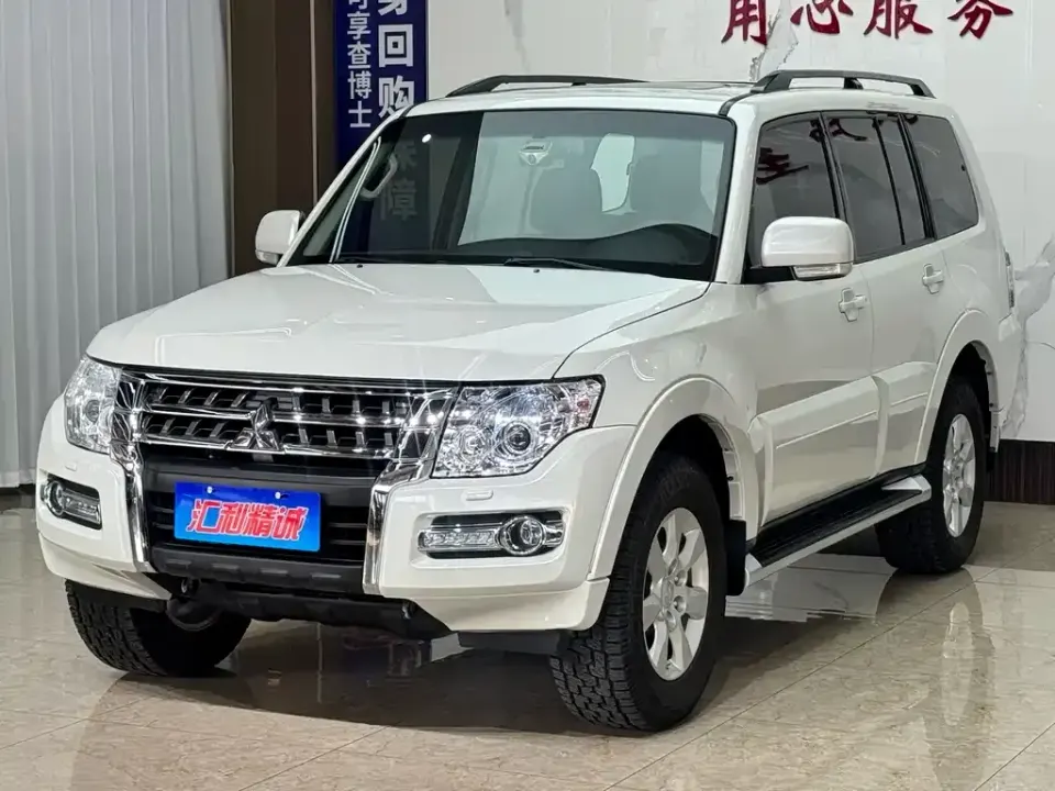 Mitsubishi Pajero (Import)