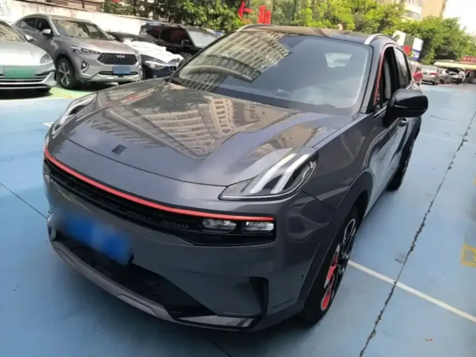 Lynk & Co 06