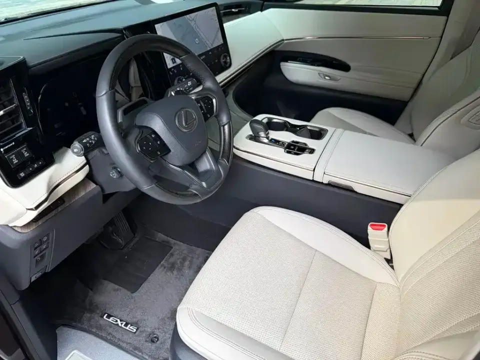 Lexus LM