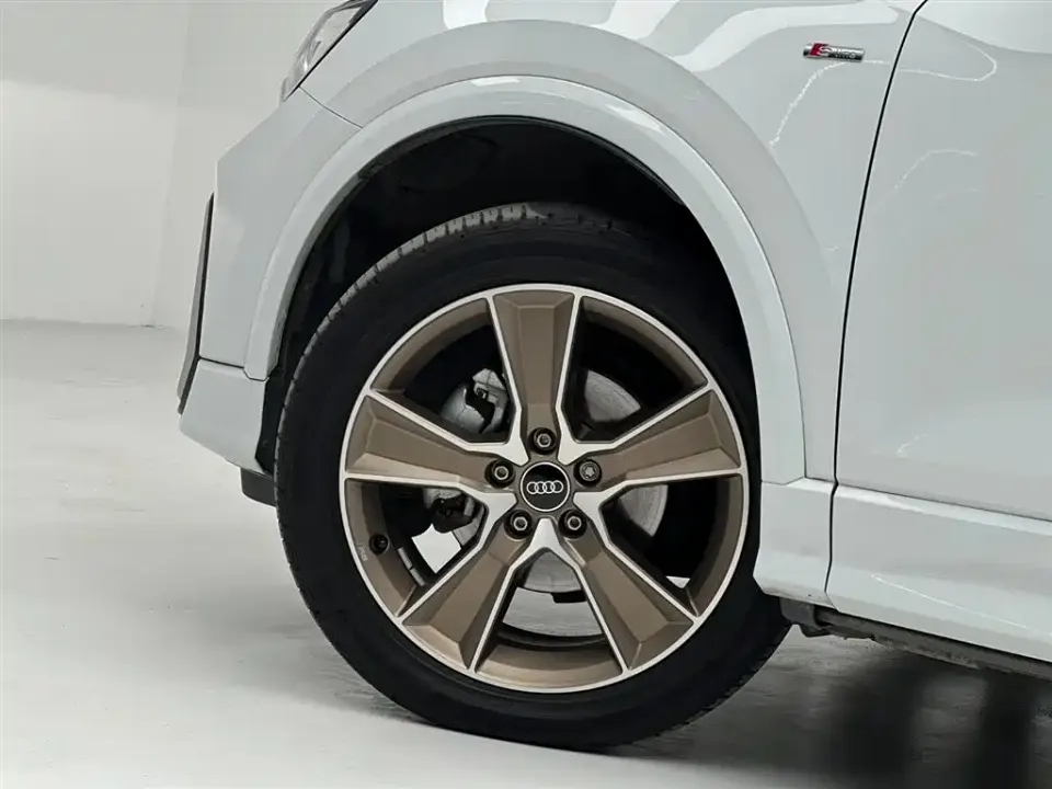 Audi Q2L