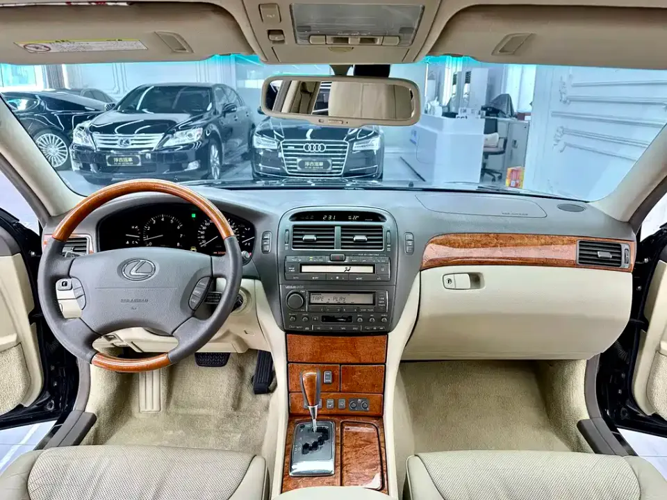 Lexus LS