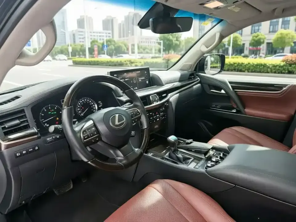 Lexus LX
