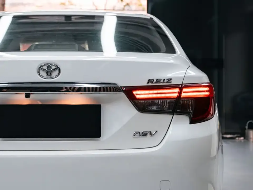 Toyota Reiz