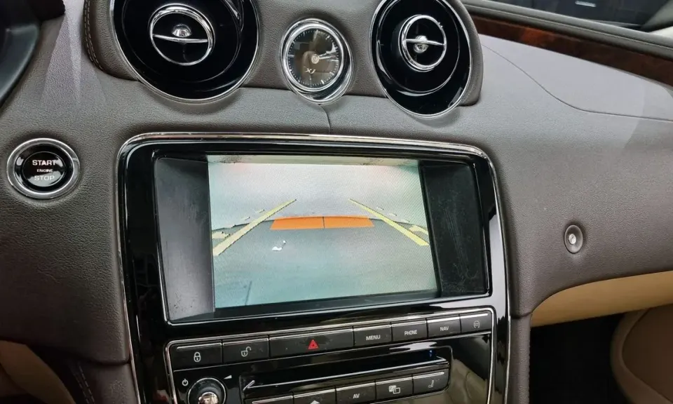 Jaguar XJ