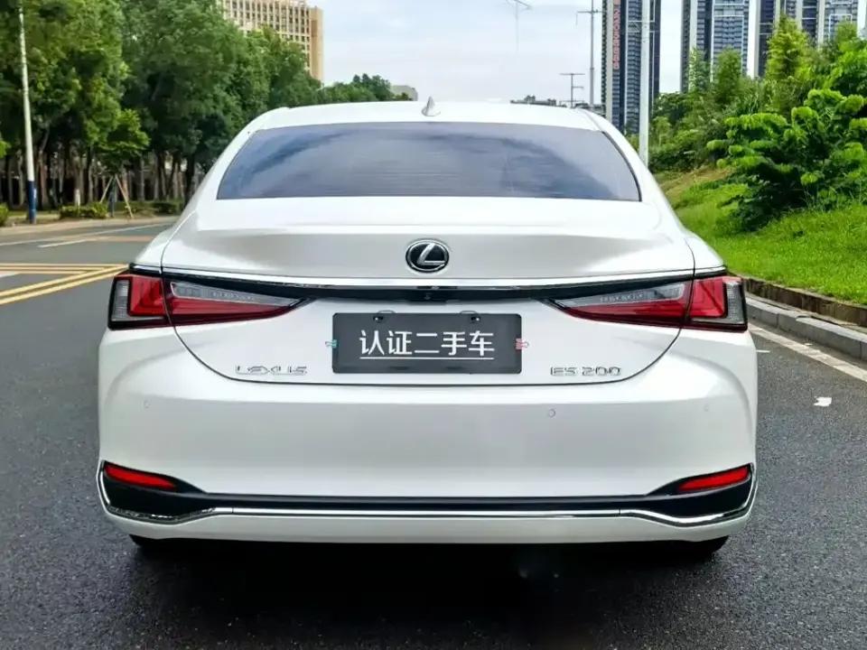 Lexus ES