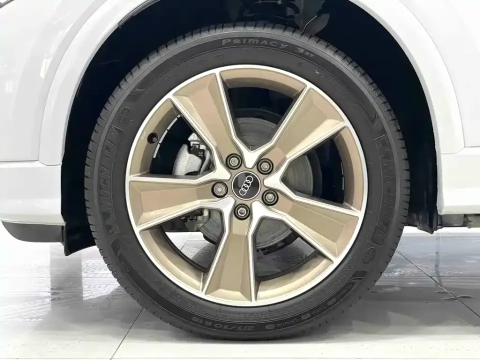 Audi Q2L