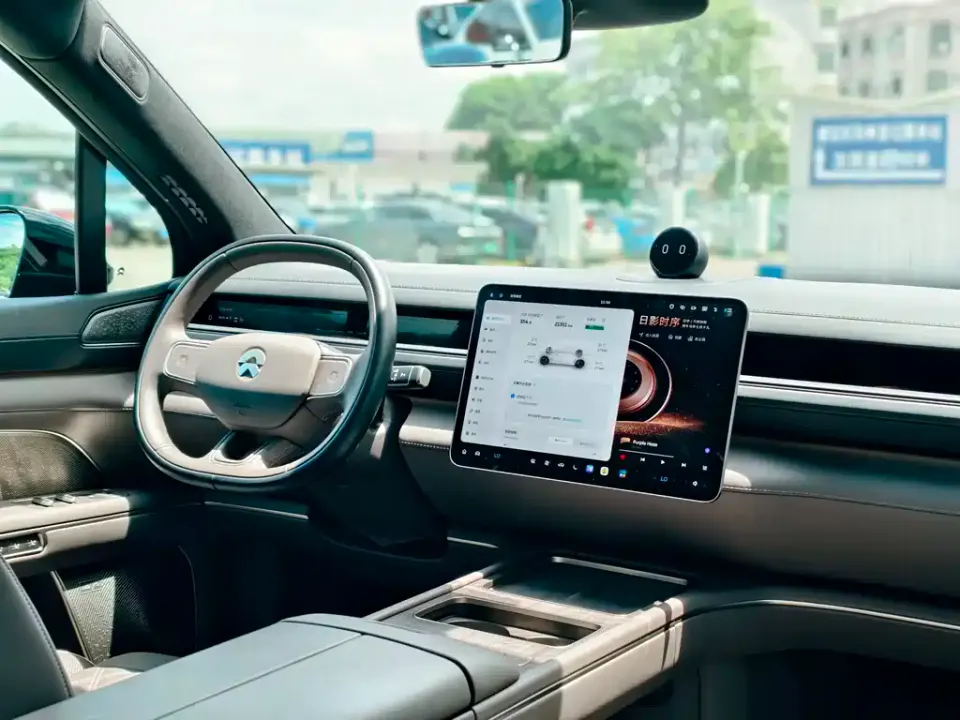 Nio ES8