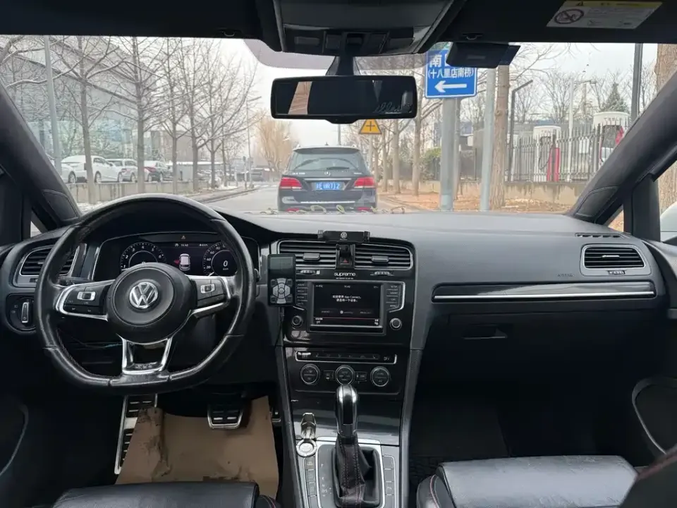 Volkswagen Golf GTI