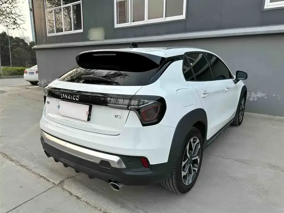 Lynk & Co 02