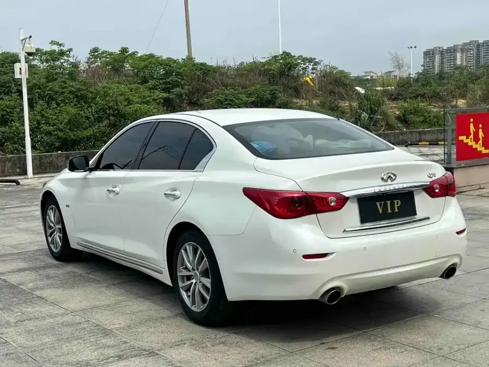 Infiniti Q50L