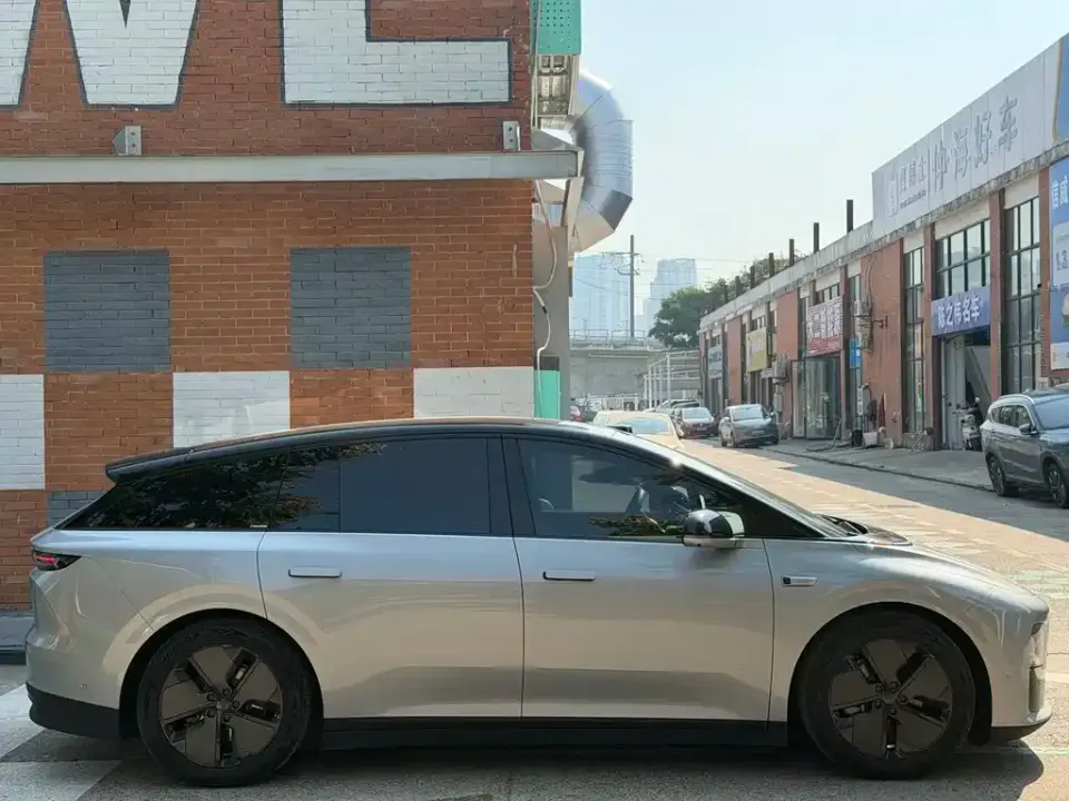Li Li i6
