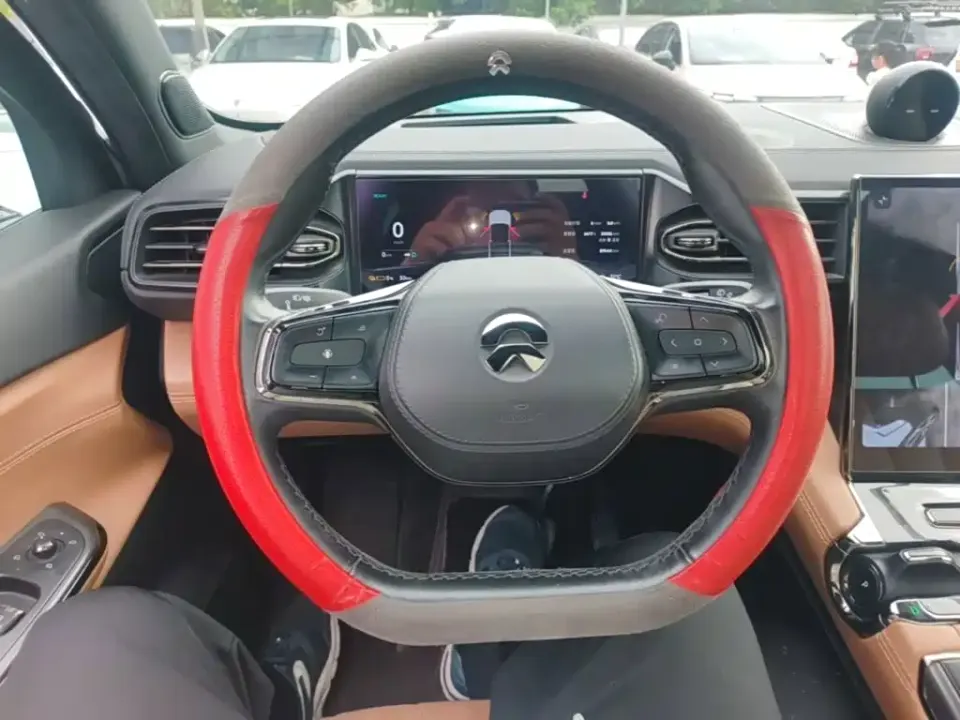 Nio ES8