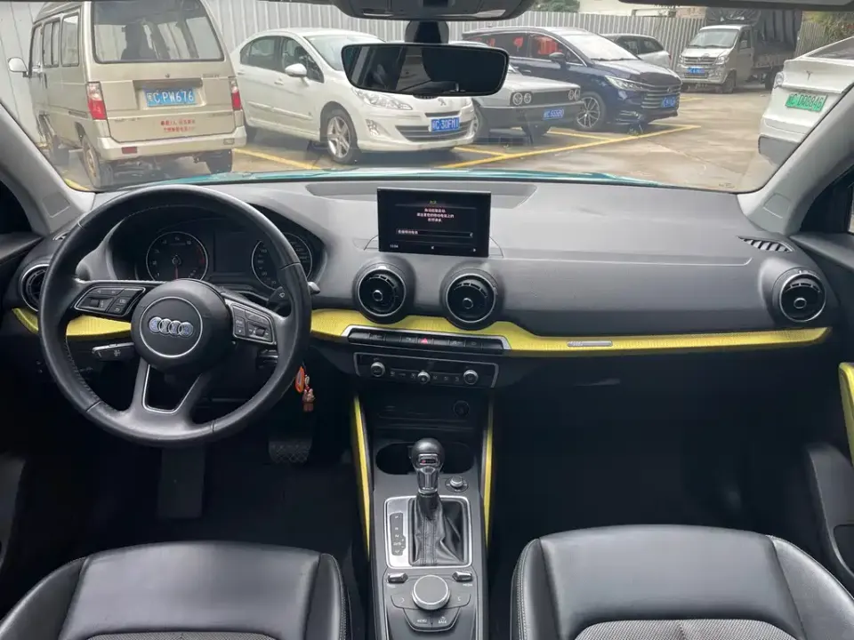 Audi Q2L