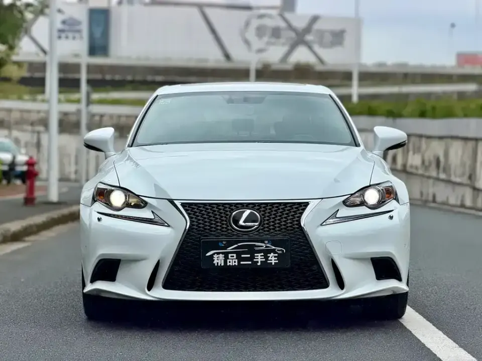 Lexus IS