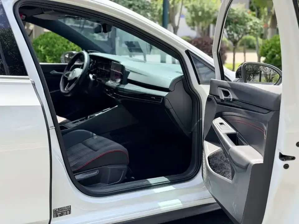 Volkswagen Golf GTI