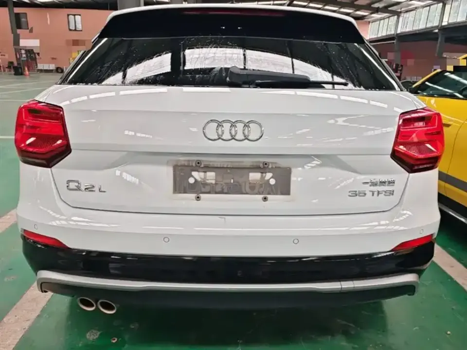 Audi Q2L