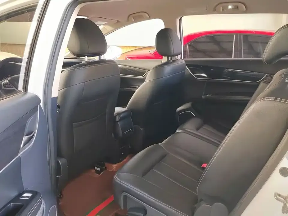 BYD MAX