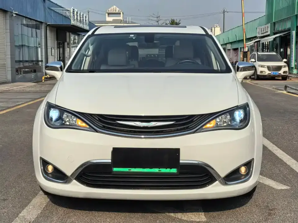 Chrysler Grand Voyager PHEV (Import)