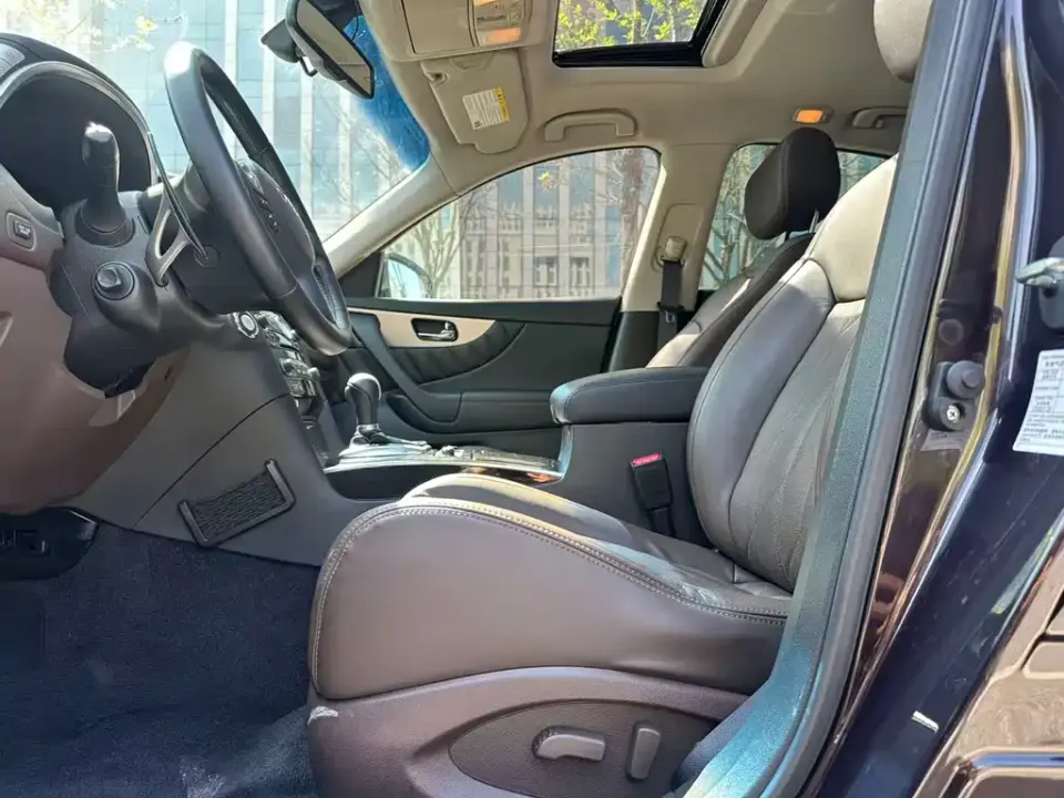 Infiniti QX70