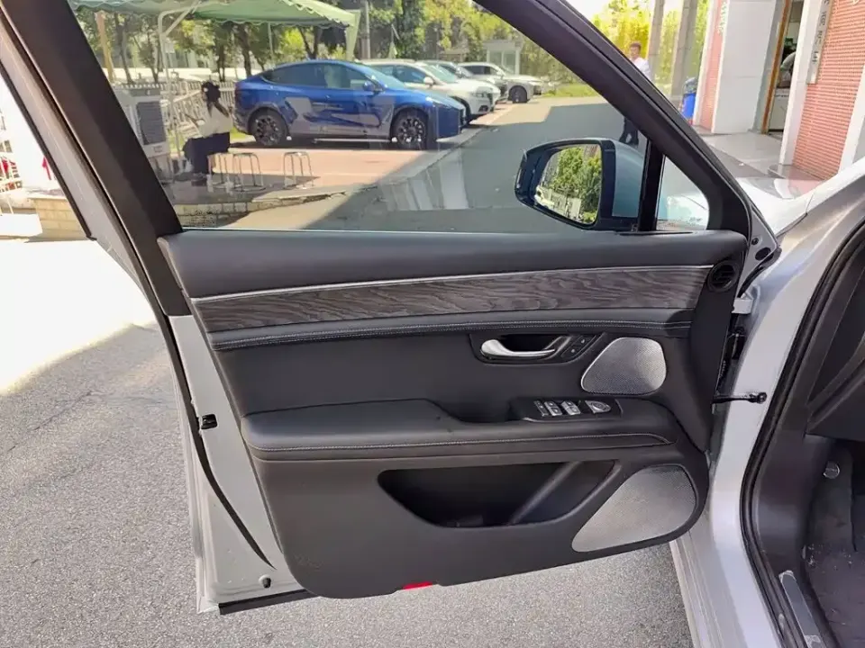 AITO AITO M5