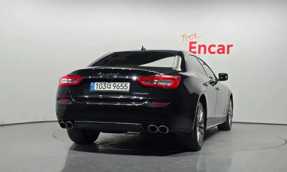 Maserati Quattroporte