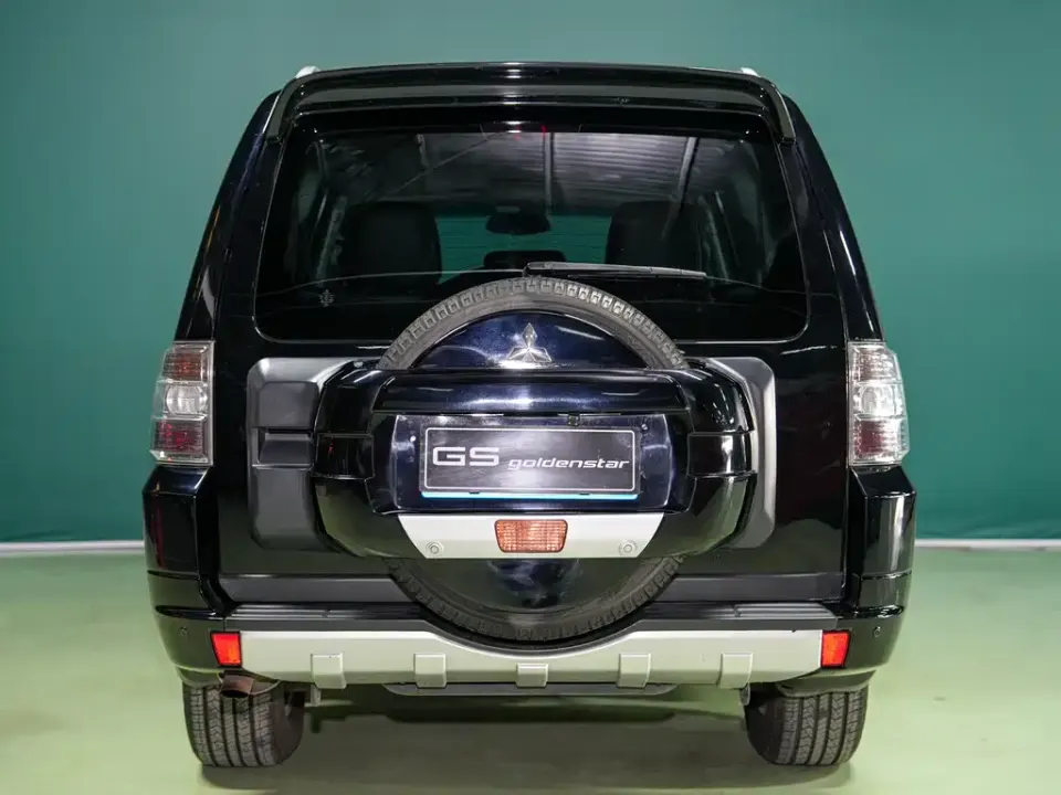 Mitsubishi Pajero (Import)