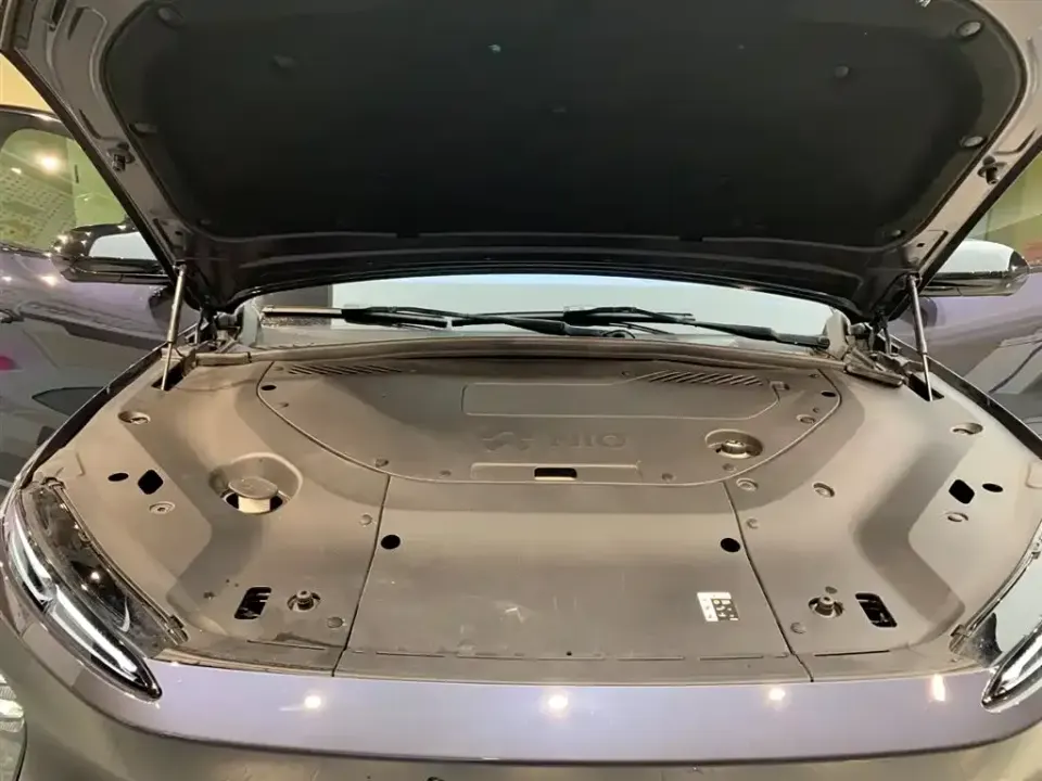 Nio ES8