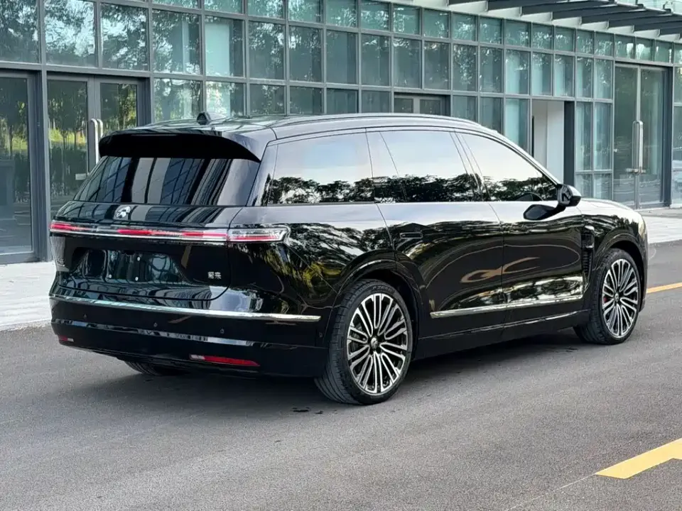 Nio ES8