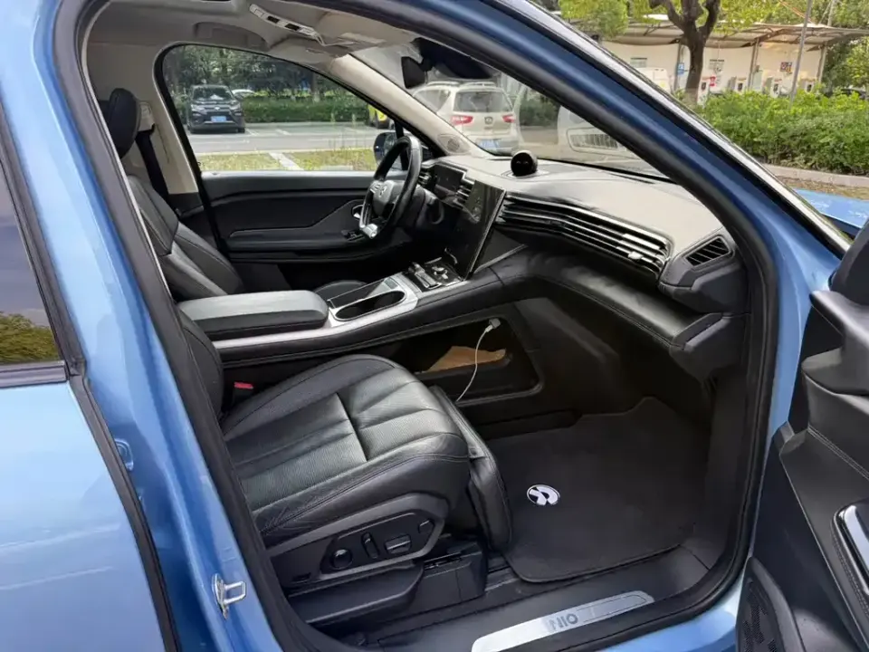 Nio ES8