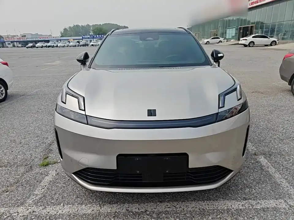 Lynk & Co 08 EM-P
