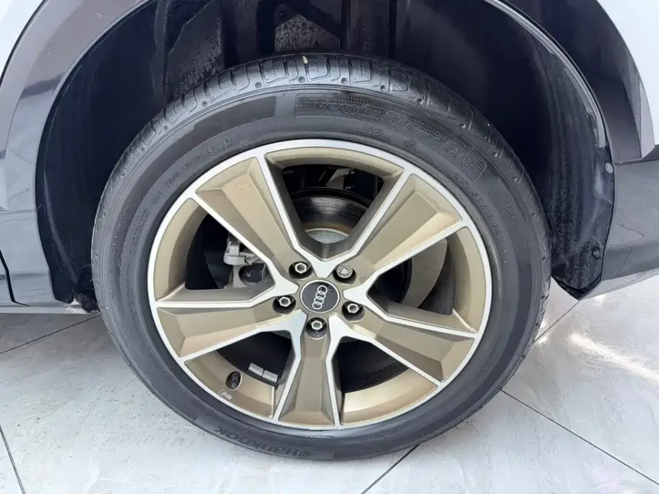Audi Q2L