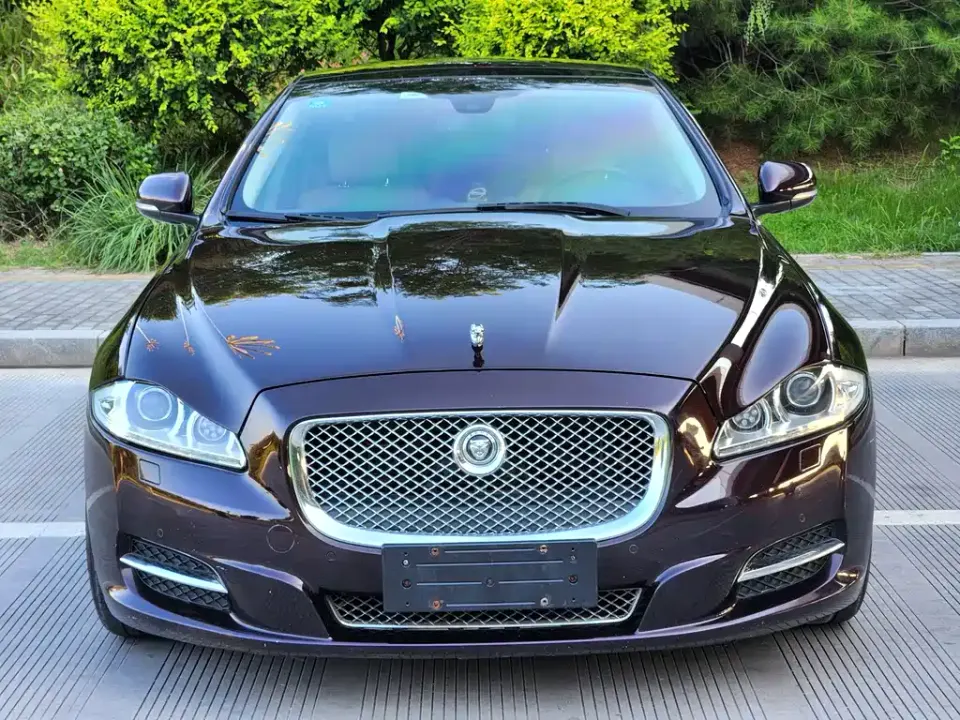 Jaguar XJ