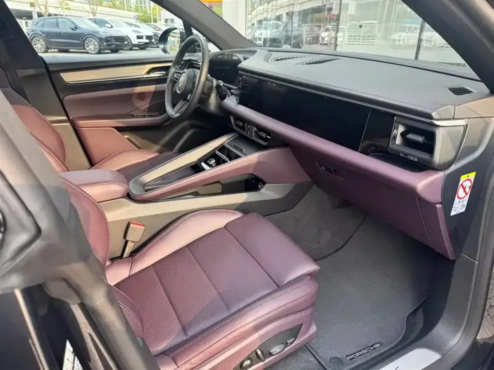 Porsche Macan EV