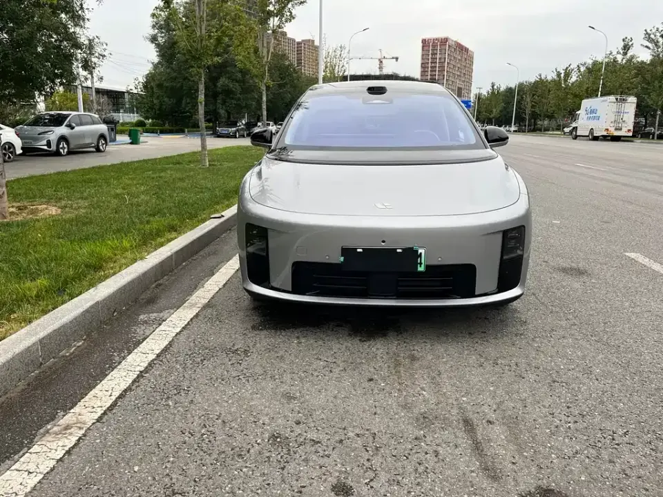 Li Li i8