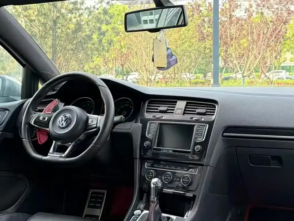 Volkswagen Golf GTI