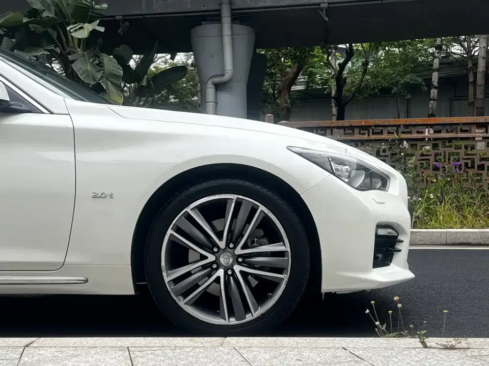 Infiniti Q50L