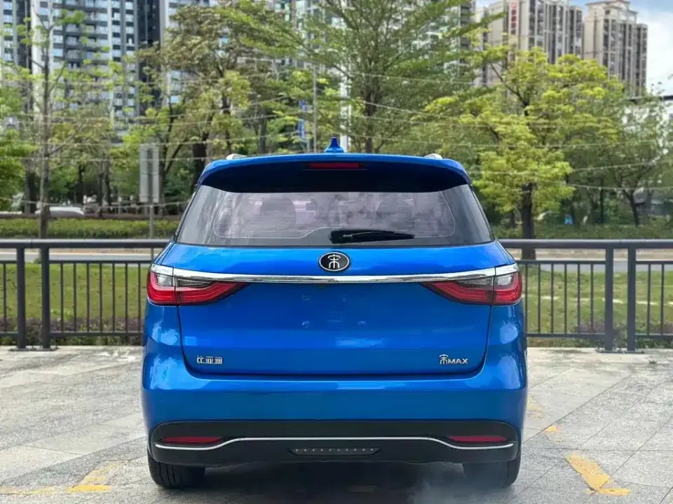 BYD MAX