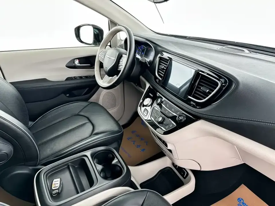 Chrysler Grand Voyager PHEV (Import)