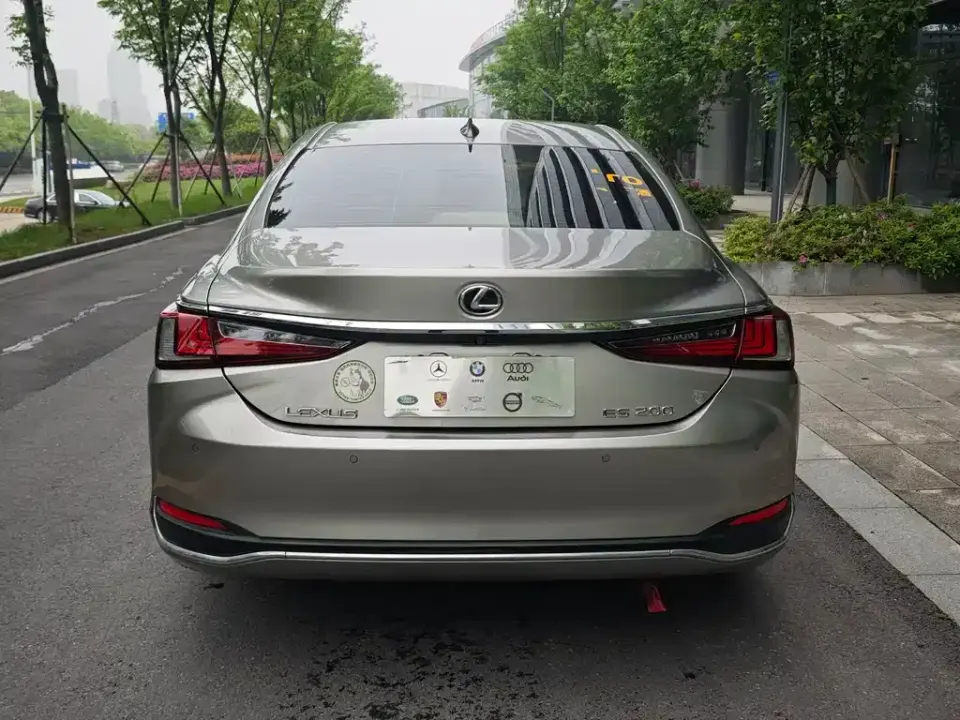 Lexus ES