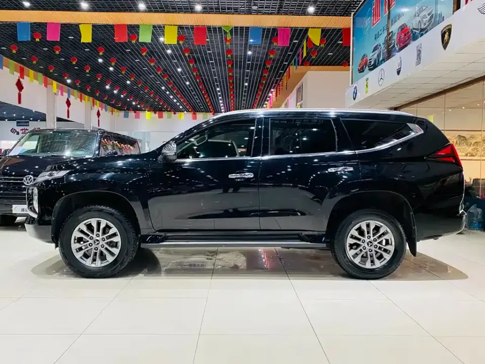 Mitsubishi Pajero Sport (Import)