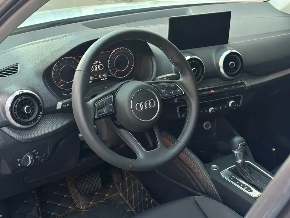 Audi Q2L