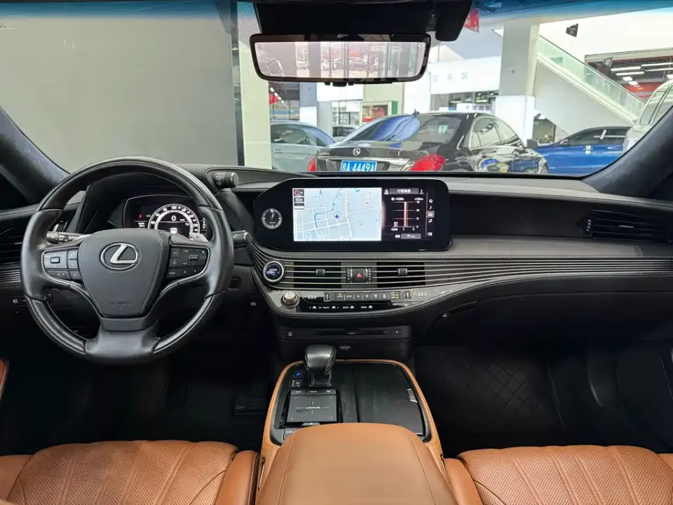 Lexus LS