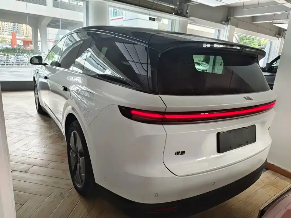 Li Li i8
