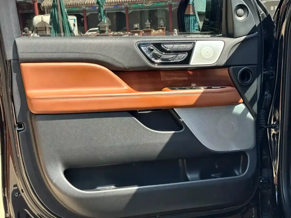 Lincoln Navigator