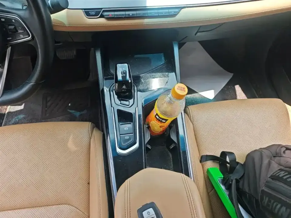 Geely L HiP