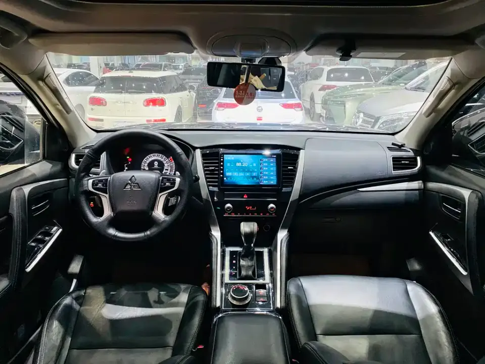 Mitsubishi Pajero Sport (Import)