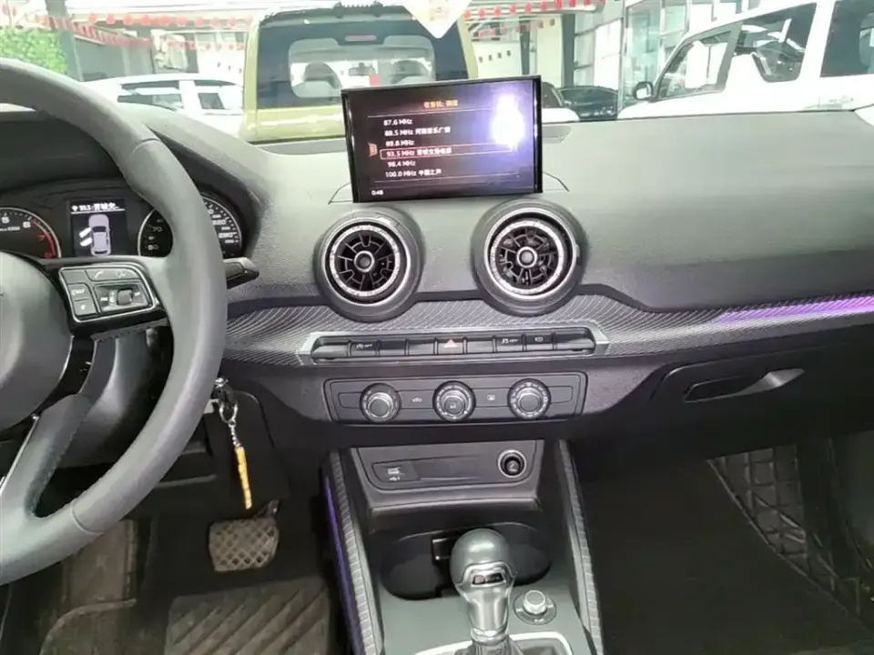 Audi Q2L