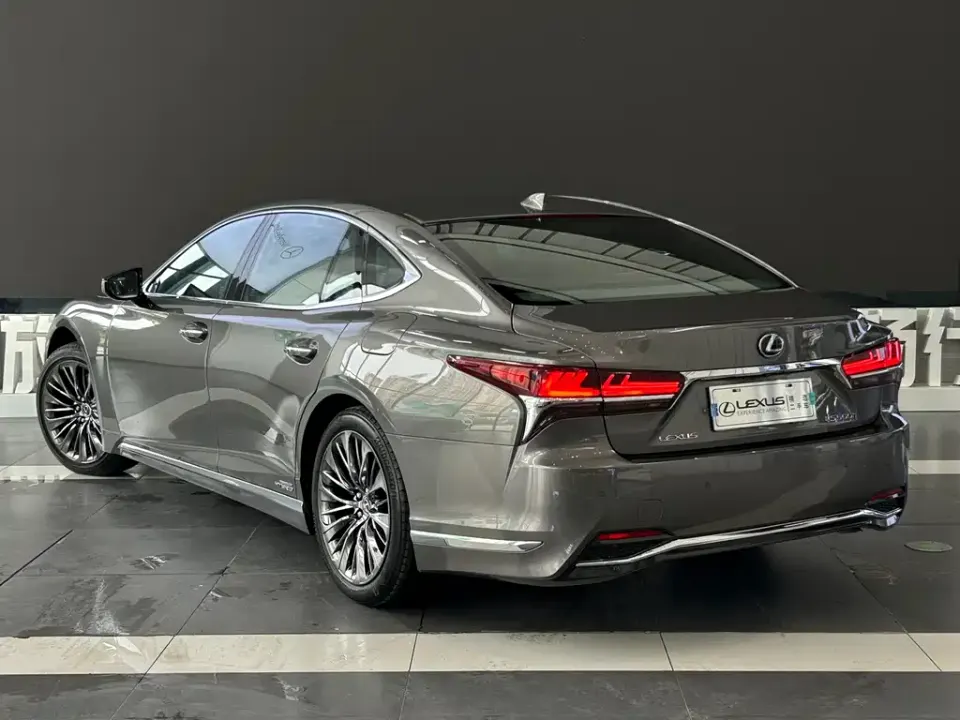 Lexus LS