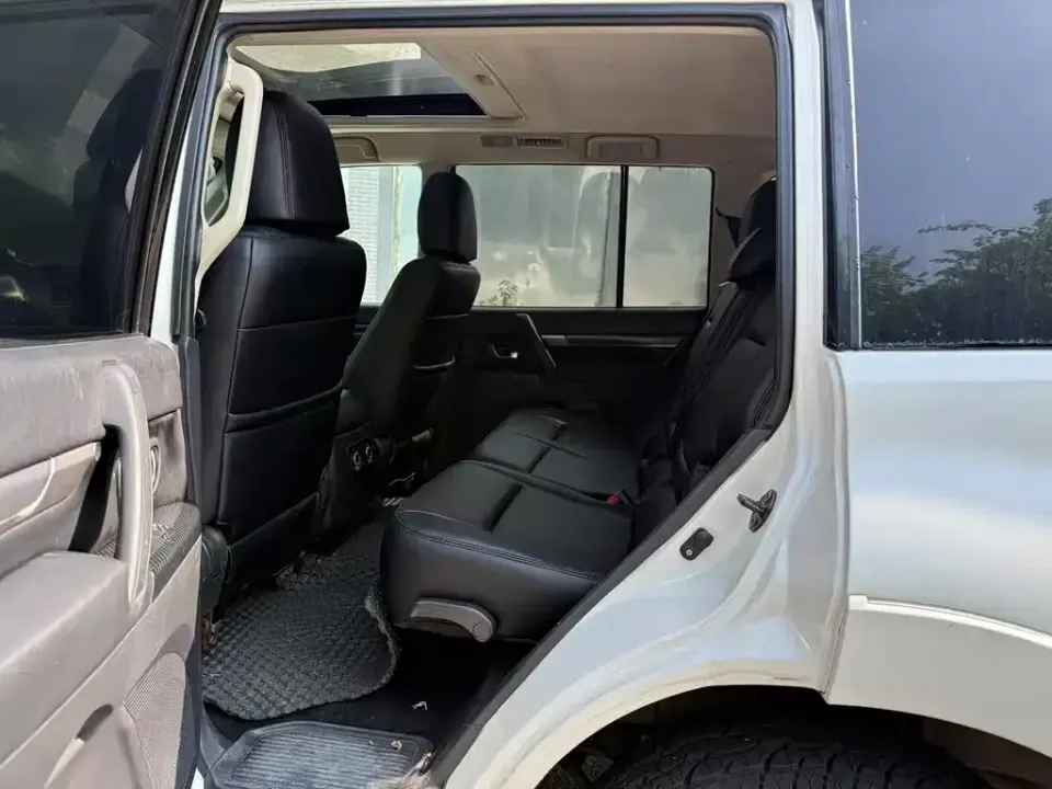 Mitsubishi Pajero (Import)