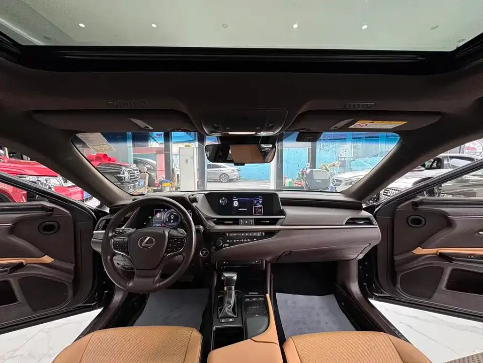 Lexus ES